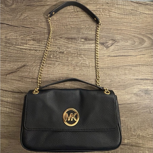 Michael Kors Fulton Black Flap Shoulder Bag Handbag with Gold Accents - Picture 2 of 10